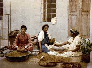Chłopi formujący pszenicę w Jerozolimie. Photochrome SD. w latach 1890-1900. autorstwa Unknown artist