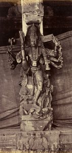 Filar i figura wycięte z jednego kamienia. Coimbatore autorstwa Unknown artist