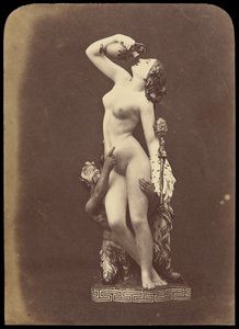 [Posąg kobiety i satyra]. autorstwa Unknown artist