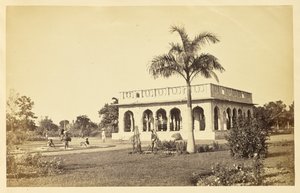 [Baradari w Wingfield Park, Lucknow]. autorstwa Unknown artist