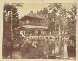 [Srebrny Pawilon w świątyni Jion-ji]. autorstwa Unknown artist
