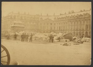 [Kolumna Vendome w ruinie]. autorstwa Unknown artist