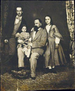 Alexandre Herzen (1812-1870) - Alexander Herzen z dziećmi po śmierci żony Natalie par Anonymous autorstwa Unknown photographer