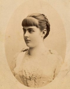 Baronowa Marie Alexandrine "Mary" von Vetsera (19 marca 1871 - 30 stycznia 1889) (zdjęcie ilustracyjne) autorstwa Unknown photographer
