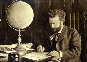 Camille Flammarion przy swoim biurku autorstwa Unknown photographer