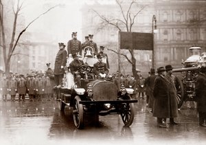 Straż pożarna wyposażona w nowe pompy pożarnicze i pojazdy, Nowy Jork 1913. Zdjęcia. autorstwa Unknown photographer