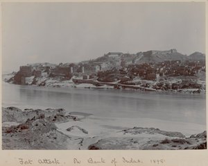 Fort Attock nad brzegiem Indusu autorstwa Unknown photographer