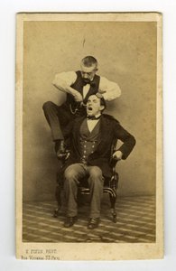 Francja, Profesjonalna fotografia dentysty wyrywającego zęby autorstwa Unknown photographer