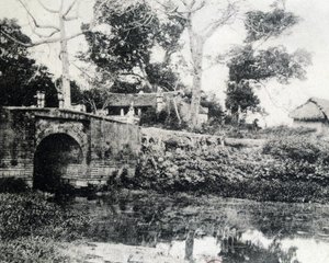 Hanoi, papierowy most w 1883 roku. autorstwa Unknown photographer