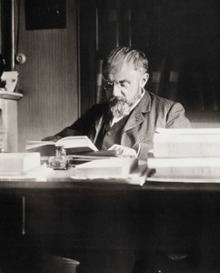 Henri Poincaré przy swoim stole roboczym - Biblia. z Politechniki Ecole autorstwa Unknown photographer
