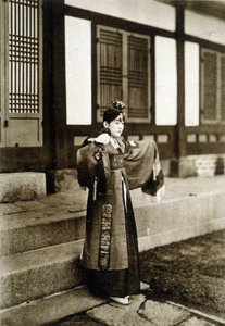 Tancerka Kusang Coreenne (koniec XIX wieku). autorstwa Unknown photographer
