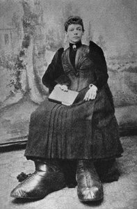 Potwory, Bertha z dużymi stopami. Fotografia, koniec XIX wieku, Paryż. Dz. Selva. autorstwa Unknown photographer