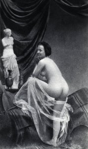 Naga kobieta pozuje około 1855 roku Anonimowa fotografia autorstwa Unknown photographer
