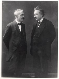 Paula Langevina i Alberta Einsteina autorstwa Unknown photographer