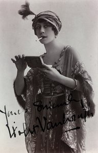 Portret angielskiej aktorki Violet Vanbrugh, pocztówka autorstwa Unknown photographer