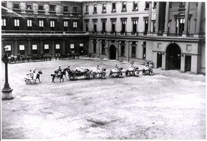 Królowa Wiktoria opuszcza Pałac Buckingham, Diamentowy Jubileusz, 22 czerwca 1897 (zdjęcie czarno-białe) autorstwa Unknown photographer