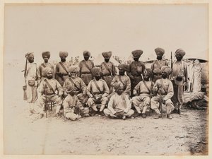 15. (Ludhiana) pułk rdzennej piechoty bengalskiej w pustynnym krajobrazie Sudanu autorstwa Unknown photographer