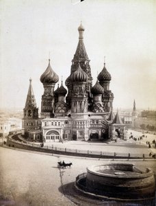 Widok kościoła św Bazylego Błogosławionego na Placu Czerwonym w Moskwie. autorstwa Unknown photographer