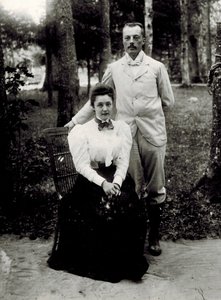 Władimir Dmitriewicz Nabokow (1870-1922) i Elena Iwanowna Rukawisznikowa (1876-1939), Anonim. Fotograf, ok. 1896, Muzeum Studiów Regionalnych, Rozhdestveno autorstwa Unknown photographer