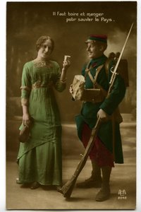 Wojna 1914-1918 (14-18): pocztówka z epoki przedstawiająca francuskiego żołnierza w niebieskim mundurze (niebieski horyzont) biorącego chleb i wino przyniesione mu przez młodą kobietę: pić i jeść, aby ocalić kraj - jedzenie - autorstwa Unknown photographer