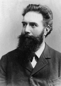 Wilhelm Conrad Röntgen autorstwa Unknown photographer
