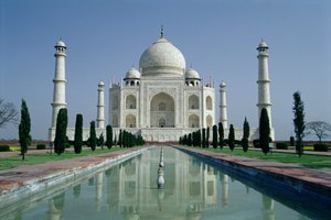 Widok na Taj Mahal, zbudowany przez cesarza Shah Jahana (1592-1666), ukończony w 1643 r. (zdjęcie) autorstwa Ustad Ahmad Lahori