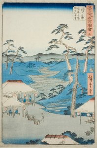 Hodogaya: Odległy widok na góry Kamakura z Domu Wypoczynkowego w pobliżu Drzewa Granicznego (Hodogaya, Kyoboku tateba Kamakura yama enbo), nr. 5 z serii „Słynne zabytki pięćdziesięciu trzech stacji (Gojusan tsugi meisho zue),” znanej również jako Verti autorstwa Utagawa Hiroshige