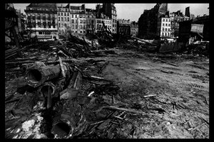 Rozbiórka rynku centralnego w Paryżu, sierpień 1971 (zdjęcie czarno-białe)