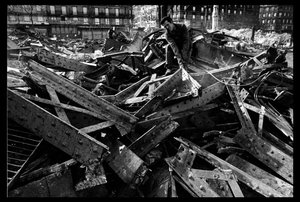 Rozbiórka rynku centralnego w Paryżu, sierpień 1971 (zdjęcie czarno-białe) autorstwa Victor Baltard