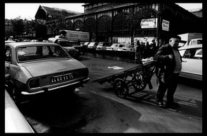 Les halles de Paris tuż przed rozbiórką w sierpniu 1971 (zdjęcie czarno-białe)