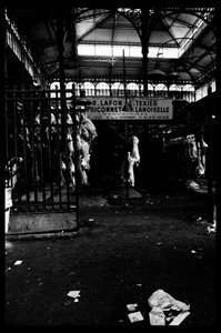 Les halles de Paris tuż przed rozbiórką w sierpniu 1971 (zdjęcie czarno-białe)