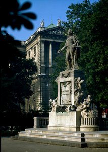 Pomnik w hołdzie austriackiemu kompozytorowi Wolfgangowi Amadeuszowi Mozartowi (1756-1791). Rzeźba Victora Tilgnera (1844-1896) 1896. Wiedeń, Burggarten, Austria autorstwa Victor Tilgner