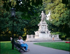 Pomnik Mozarta, zbudowany w 1896 roku, Burggarten (zdjęcie) autorstwa Victor Tilgner