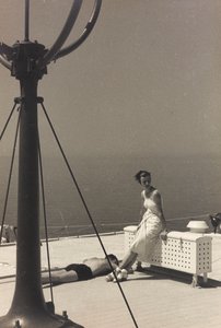 Para na pokładzie statku wycieczkowego "Oceania", z albumu "At the Edge of Oceania 28th July to 10th August 1935".