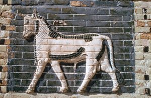 Byk, glazurowane cegły, Brama Isztar, Babilon, Irak. autorstwa Vivienne Sharp
