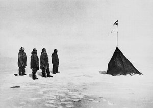Roald Amundsen, Helmer Hanssen, Sverre Hassel i Oscar Wisting przed namiotem wzniesionym na Biegunie Południowym, 16 grudnia autorstwa John Ward Dunsmore