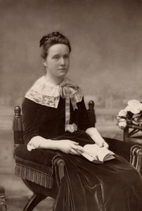 „Milicent Fawcett (ur. Garrett – 1947–1929) angielska feministka, przez 50 lat liderka ruchu na rzecz praw wyborczych kobiet. Siostra pionierki-lekarki Elizabeth Garrett Anderson; żona Henry