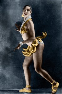 Josephine Baker (1906-1975) w 1925 roku w „Revue Negre” w Theatre des Champs-Elysees (Pola Elizejskie), z pasem bananowym. Fot. Lucien Walery (1863-1935).