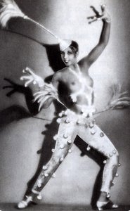 Josephine Baker c.1927 (zdjęcie czarno-białe)