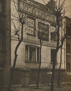 Pod znakiem starego dzwonu na cmentarzu św. Narzeczonych, ok. 1935.
