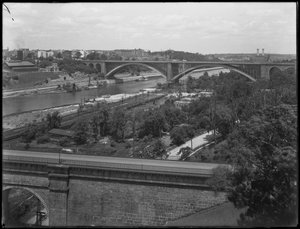 Washington Bridge, High Bridge i Washington Heights widziane z Bronxu, 19 lipca 1914 r autorstwa William Davis Hassler