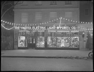 United Electric Light und Power Company - witryna sklepowa udekorowana z okazji "Tygodnia Dobrobytu Elektrycznego", 29 listopada - 4 grudnia 1915 r., Nowy Jork autorstwa William Davis Hassler