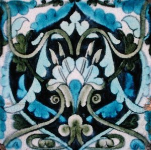 Płytka w stylu perskim (ceramiczna) autorstwa William de Morgan