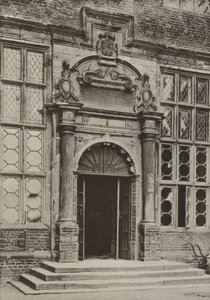 Doorway, Aston Hall, Warwickshire (zdjęcie czarno-białe)