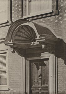 Doorway, High Street, High Wycombe, Bucks (zdjęcie czarno-białe) autorstwa William Galsworthy Davie