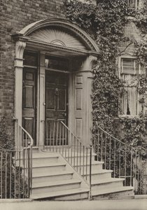 Doorway, High Street, Lewes, Sussex (zdjęcie czarno-białe) autorstwa William Galsworthy Davie