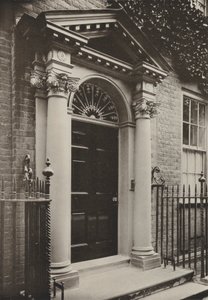 Doorway, Redhill Road, Reigate, Surrey (zdjęcie czarno-białe) autorstwa William Galsworthy Davie