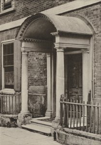 Doorway, The Close, Salisbury, Wilts (zdjęcie czarno-białe) autorstwa William Galsworthy Davie