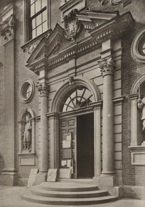 Doorway, The Guildhall, Worcester (zdjęcie czarno-białe) autorstwa William Galsworthy Davie