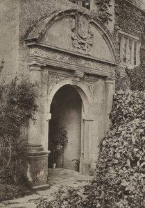 Doorway, The Manor, Upper Swell, Gloucestershire (zdjęcie czarno-białe) autorstwa William Galsworthy Davie